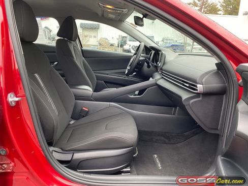 Used 2023 Hyundai Elantra SEL w/ Cargo Package image 6