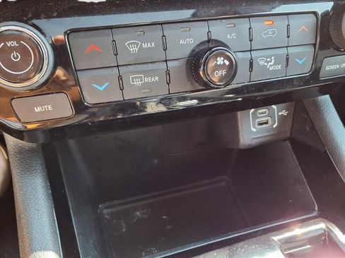 Used 2022 Jeep Compass Limited w/ Sun and Sound Group image 19