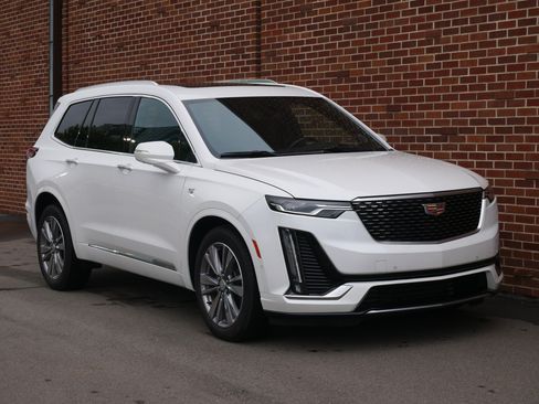 Certified 2024 Cadillac XT6 Premium Luxury w/ Technology Package AWD/4WD image 27