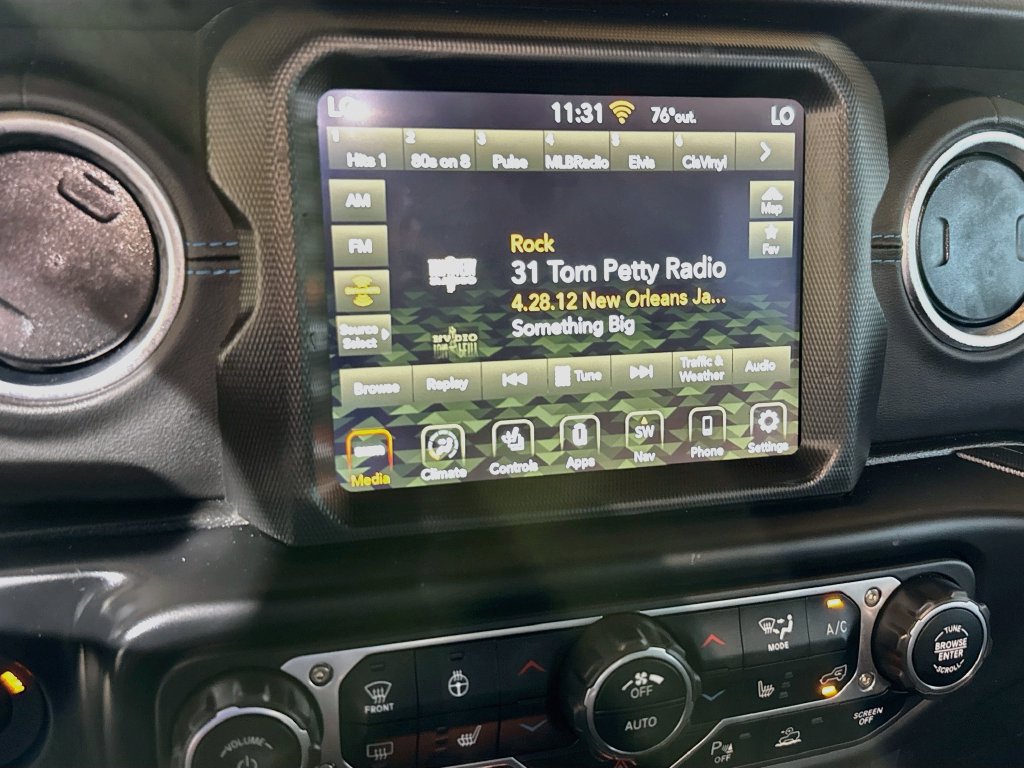 Used 2022 Jeep Wrangler Unlimited Rubicon 4xe w/ Cold Weather Group AWD/4WD image 16
