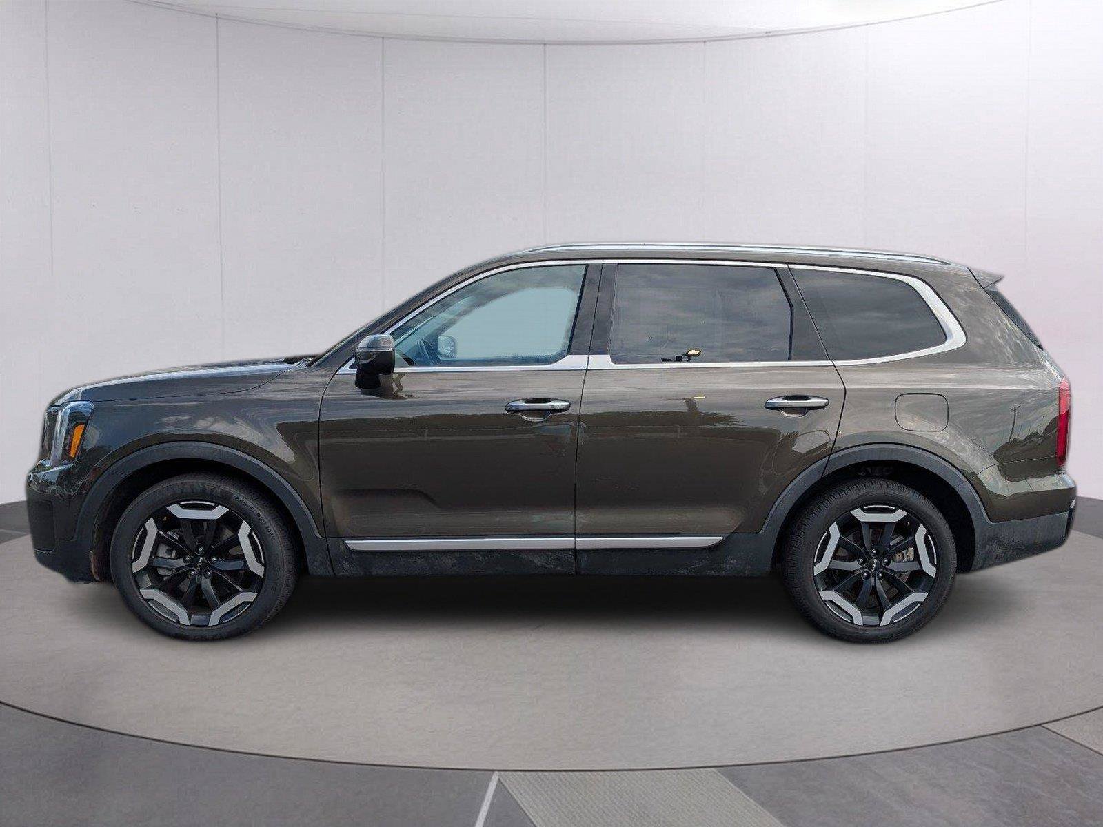 Used 2025 Kia Telluride S AWD/4WD image 2