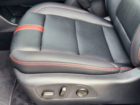 Used 2024 Chevrolet Traverse RS FWD image 24