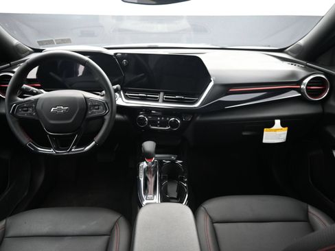 Used 2026 Chevrolet Trax RS w/ Sunroof Package FWD image 22