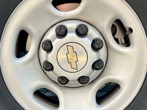 Used 2024 Chevrolet Express 2500 w/ Driver Convenience Package image 11