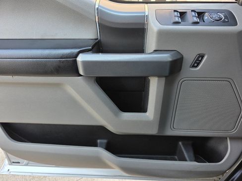 Used 2016 Ford F150 XLT w/ Equipment Group 302A Luxury image 19