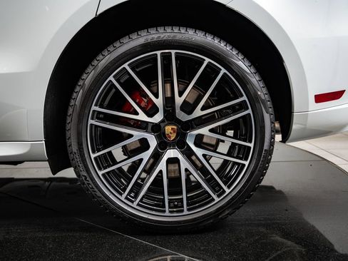 Certified 2026 Porsche Macan GTS AWD/4WD image 12