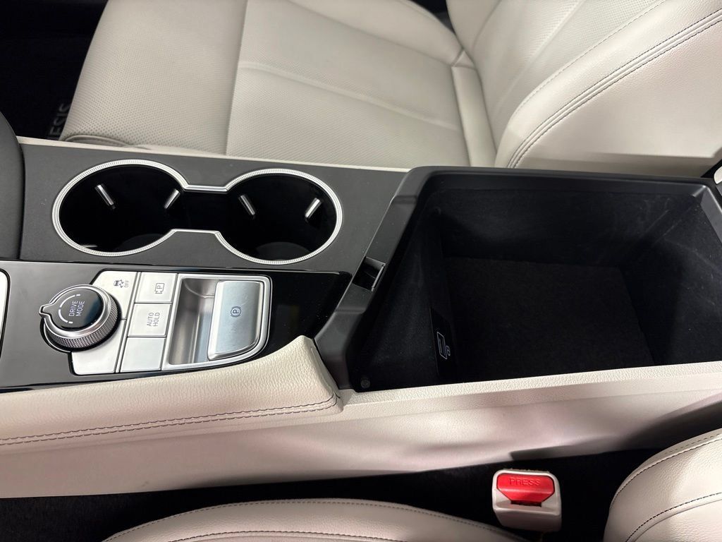 Used 2023 Genesis G70 2.0T RWD image 37
