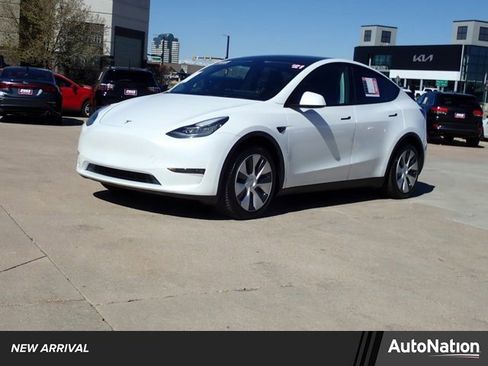 Used 2021 Tesla Model Y Long Range image 1