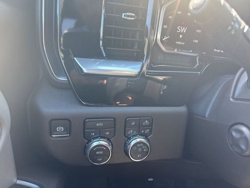 Used 2026 GMC Sierra 1500 SLT w/ SLT Premium Package AWD/4WD image 15