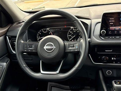 Used 2023 Nissan Rogue SV w/ SV Premium Package image 15