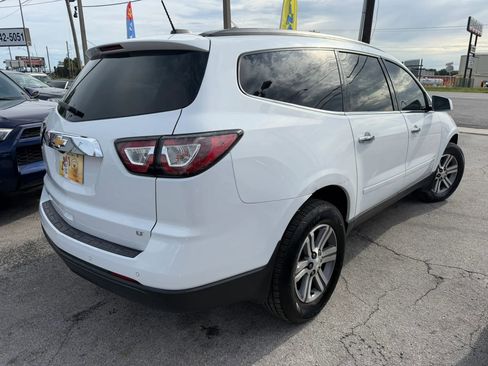 Used 2017 Chevrolet Traverse LT FWD image 4