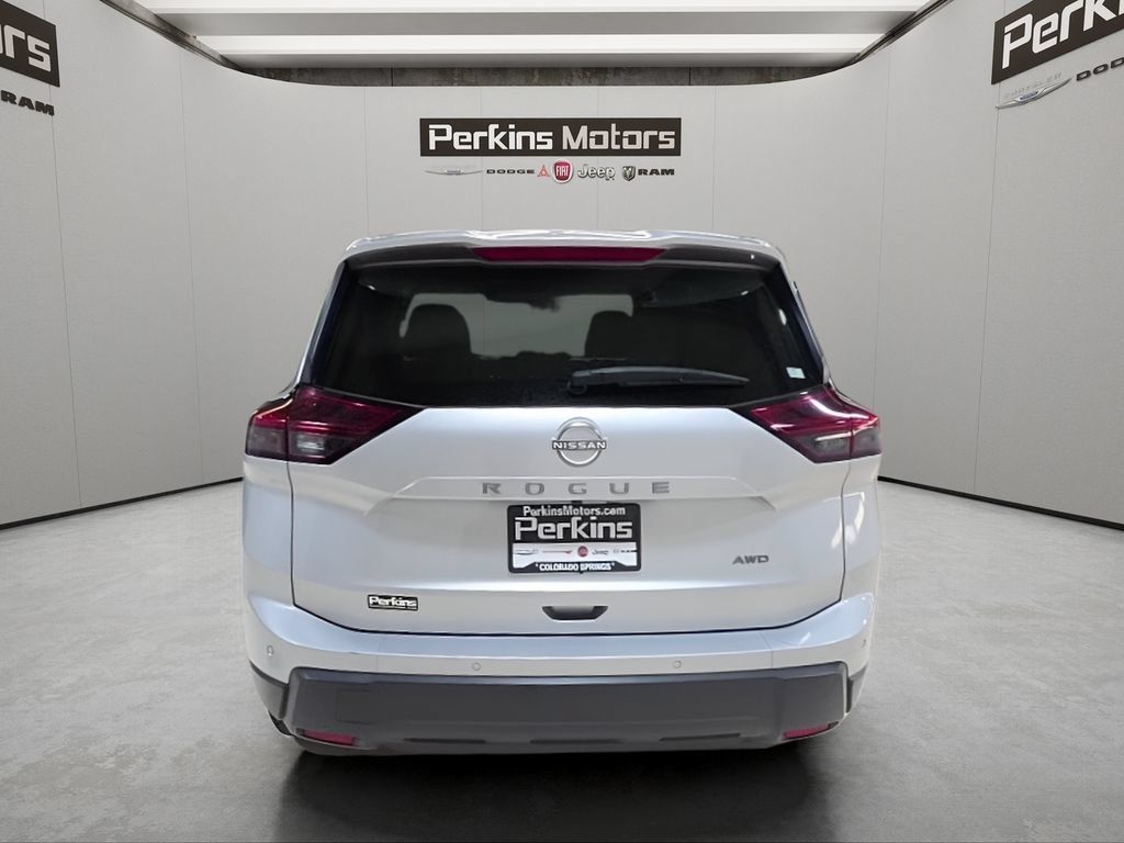 Used 2025 Nissan Rogue SV AWD/4WD image 4
