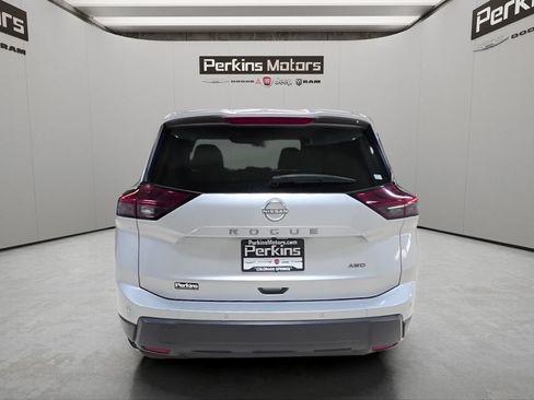Used 2025 Nissan Rogue SV AWD/4WD image 4