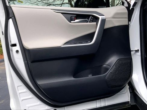 Used 2023 Toyota RAV4 Limited image 22