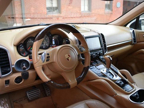 Used 2014 Porsche Cayenne S AWD/4WD image 11