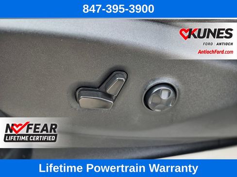 Used 2022 Chrysler Voyager LX image 19