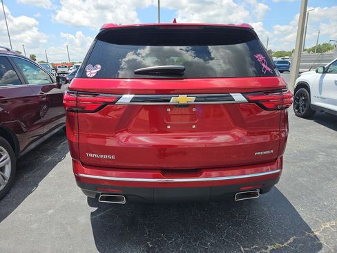 Used 2023 Chevrolet Traverse Premier FWD image 5