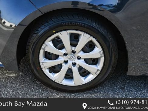 Used 2025 Toyota Corolla LE w/ Carpet Mat Package (TMS) FWD image 11