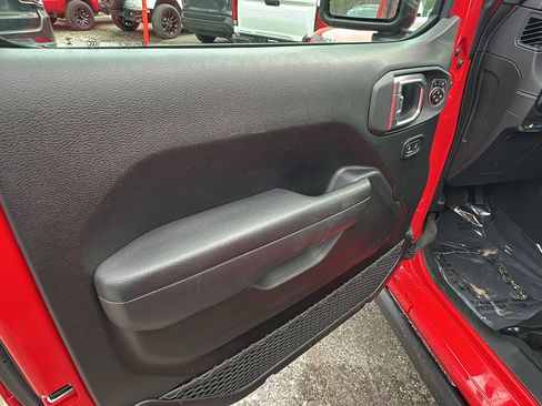 Used 2025 Jeep Wrangler Unlimited Rubicon 4xe image 14