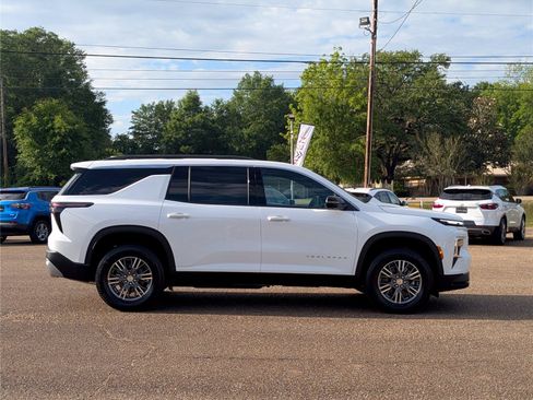 New 2026 Chevrolet Traverse LT w/ Driver Confidence Package FWD image 6
