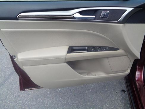 Used 2017 Ford Fusion SE FWD image 20