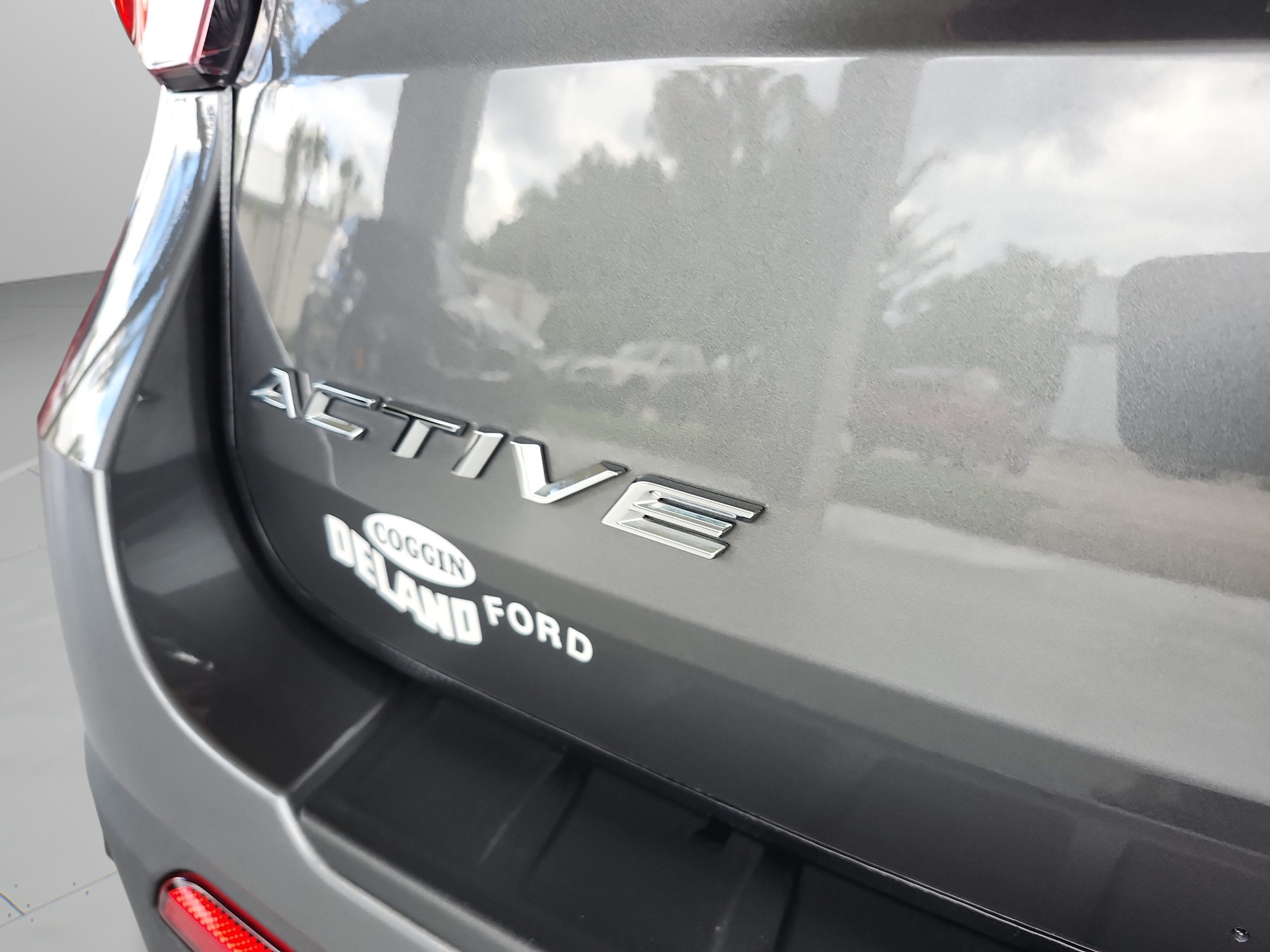 Used 2025 Ford Explorer Active RWD image 25