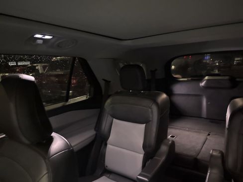 Used 2022 Ford Explorer XLT w/ Equipment Group 202A image 18