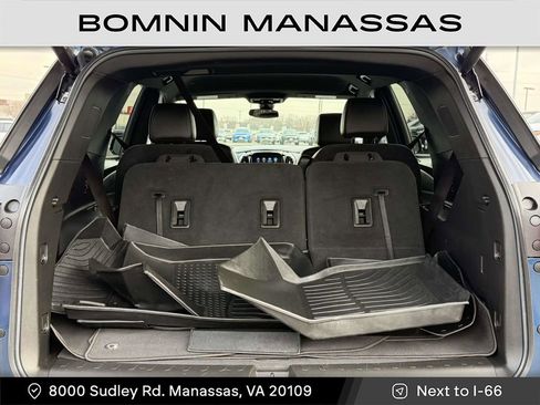 Used 2023 Chevrolet Traverse LT image 11