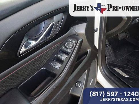 Used 2022 Chevrolet Traverse RS FWD image 17