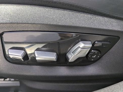 Used 2020 BMW 750i xDrive w/ Cold Weather Package AWD/4WD image 18