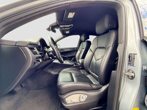 Used 2021 Porsche Macan AWD/4WD image 23