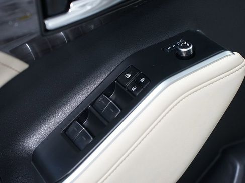 Used 2024 Toyota Highlander Limited image 34