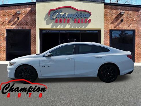 Used 2018 Chevrolet Malibu LT w/ Driver Confidence Package FWD image 8