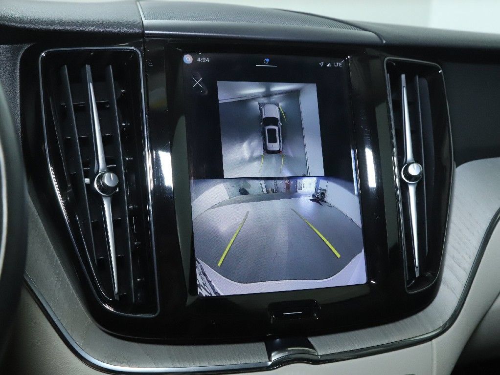 Used 2024 Volvo XC60 B5 Plus AWD/4WD image 31