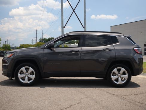 Used 2021 Jeep Compass Latitude FWD image 2