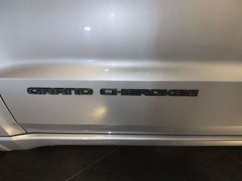 Used 2021 Jeep Grand Cherokee Laredo X image 15