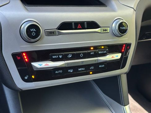 Used 2023 Ford Explorer XLT w/ Equipment Group 202A image 10