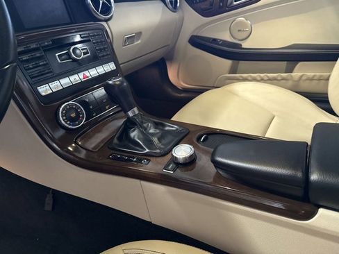 Used 2015 Mercedes-Benz SLK 250 image 20