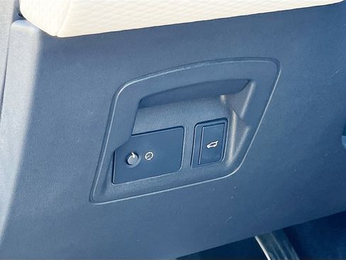 Used 2023 Land Rover Range Rover Velar R-Dynamic S image 10