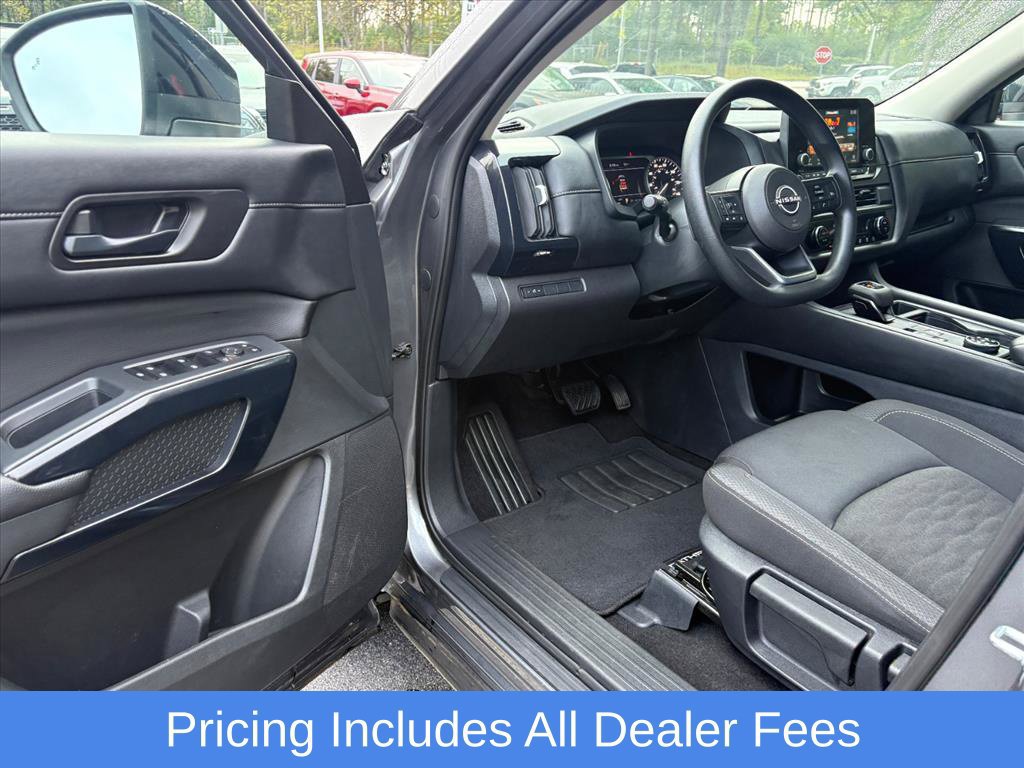Used 2025 Nissan Pathfinder S AWD/4WD image 17