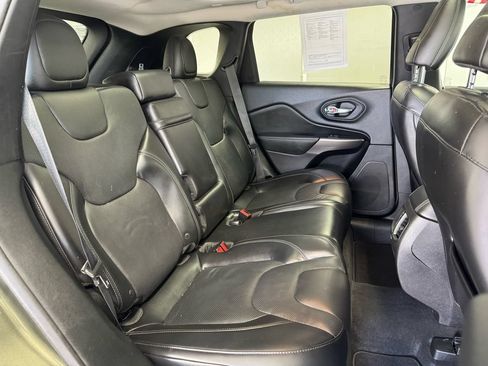 Used 2019 Jeep Cherokee Limited AWD/4WD image 28