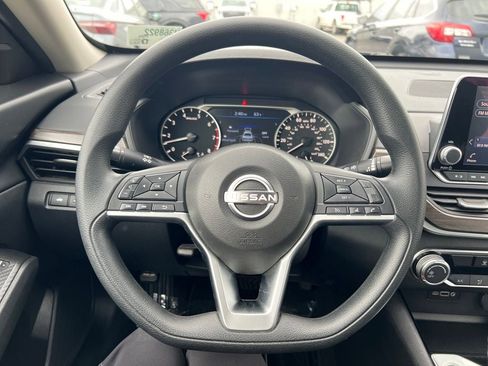 Used 2024 Nissan Altima 2.5 SV image 12