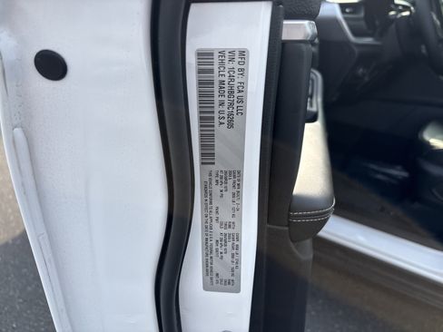 Certified 2024 Jeep Grand Cherokee Limited w/ Black Appearance Package AWD/4WD image 36