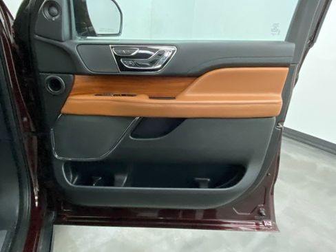 Used 2019 Lincoln Navigator Reserve image 47