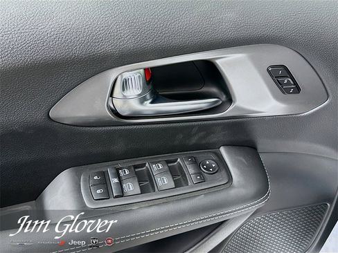 New 2026 Chrysler Pacifica Select w/ S Appearance Package image 21