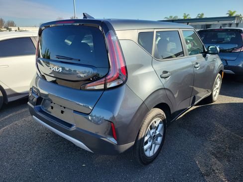Used 2025 Kia Soul LX image 3