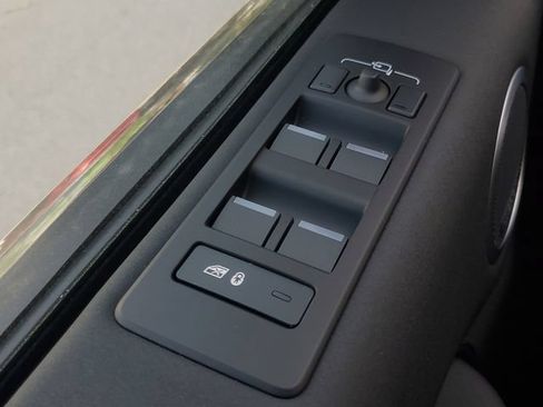 New 2025 Land Rover Discovery S AWD/4WD image 22