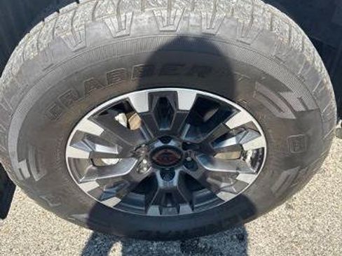 Used 2024 Nissan Titan PRO-4X w/ Pro-4x Convenience Package AWD/4WD image 16
