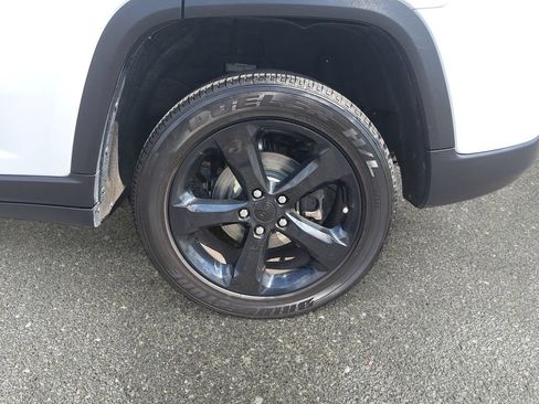 Certified 2023 Jeep Grand Cherokee Altitude AWD/4WD image 32