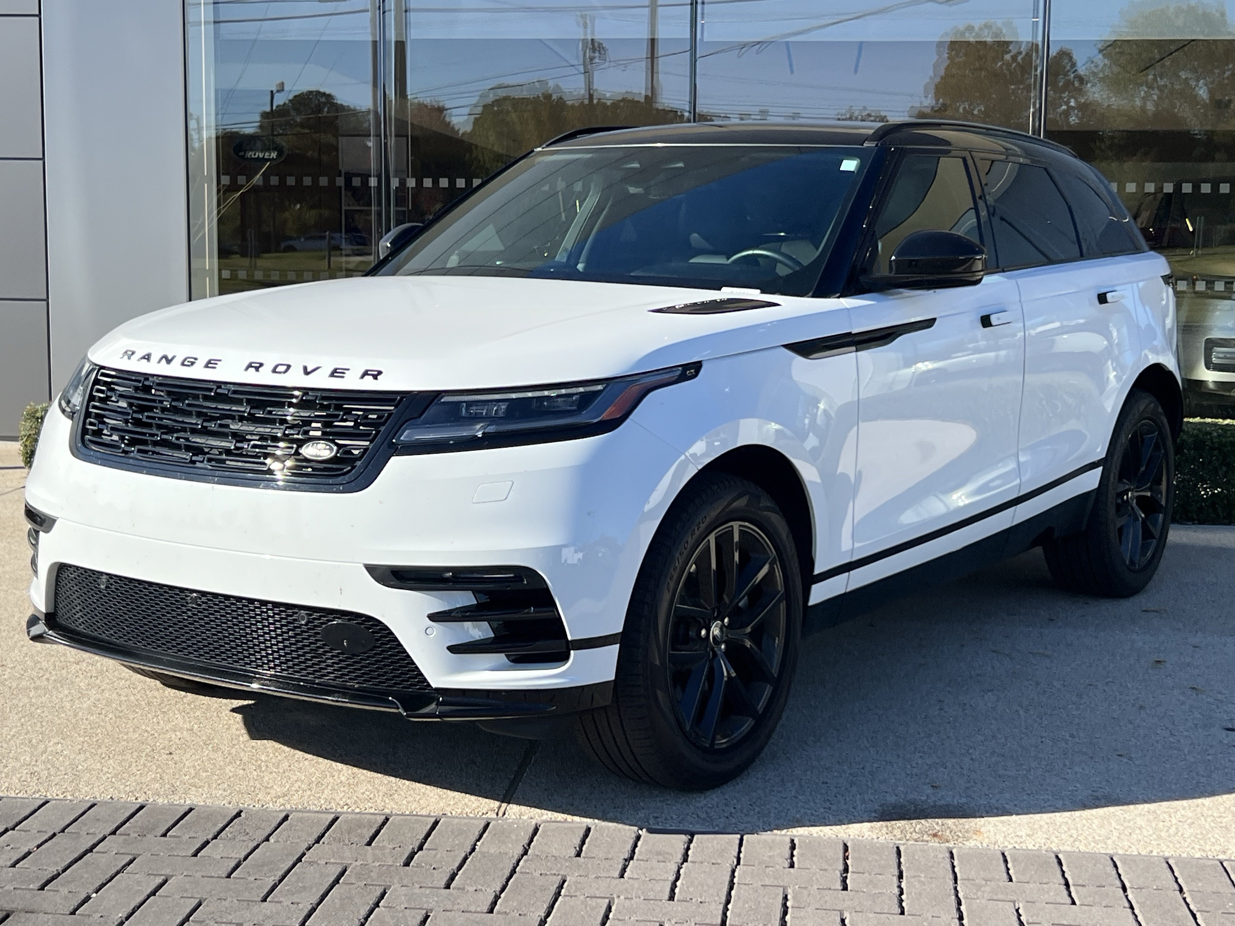 Certified 2024 Land Rover Range Rover Velar Dynamic SE AWD/4WD image 2